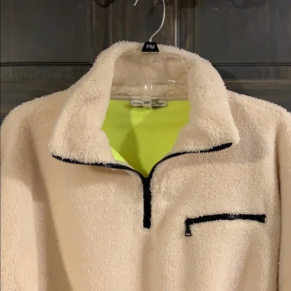 Express fuzzy sweater - Picture 2 of 3